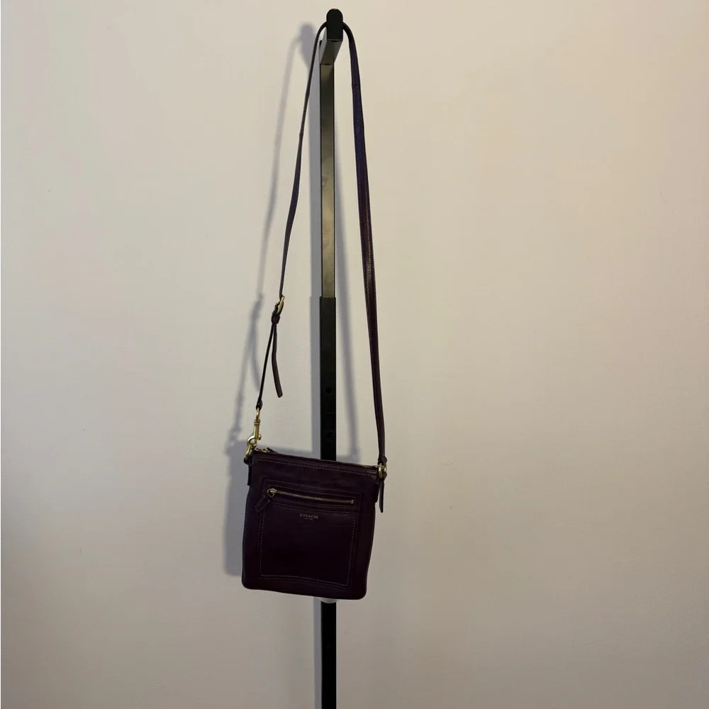 Vintage Coach Legacy Leather Swingpack Bag in Plum - Picture 2 of 5